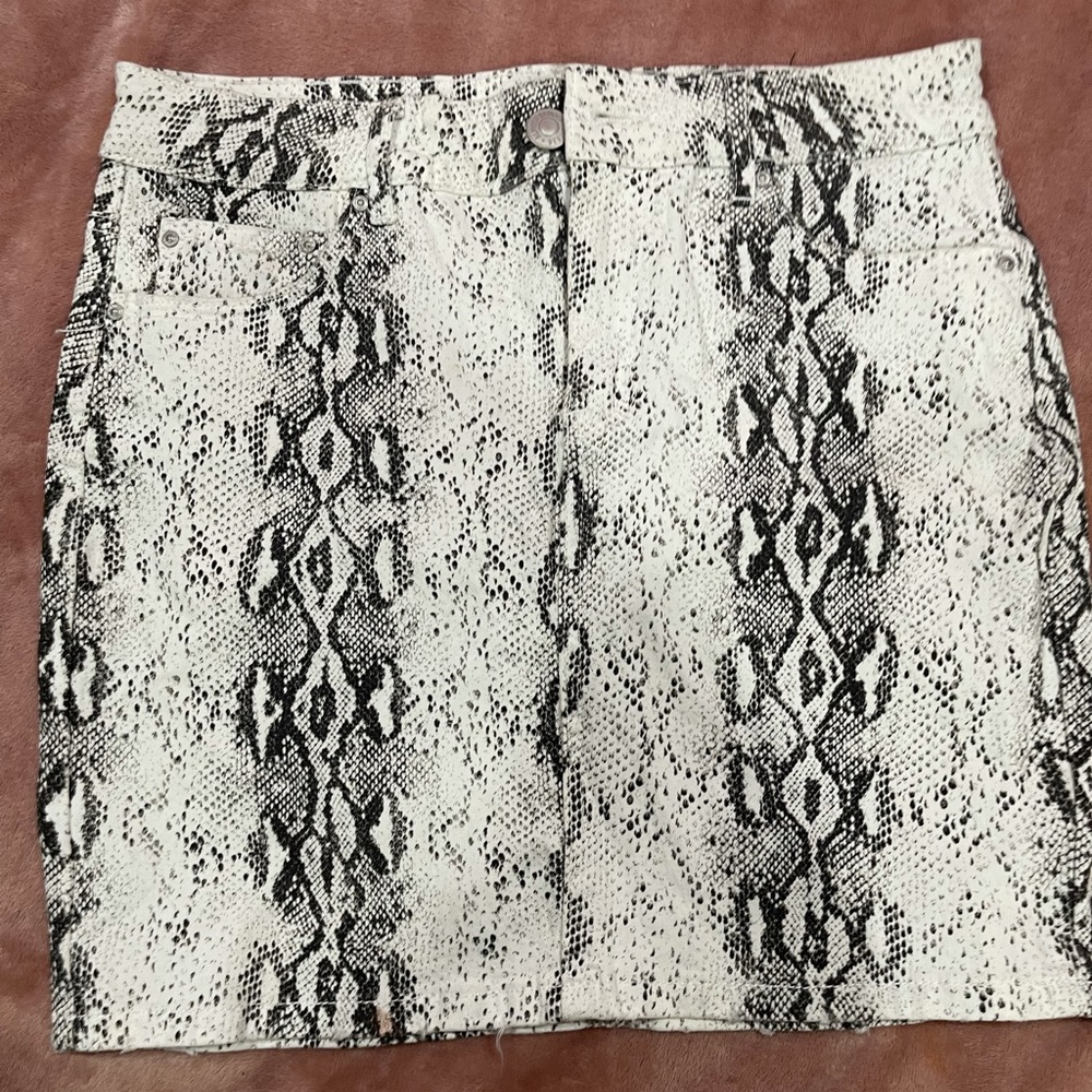 Snakeskin Mid Rise Skirt